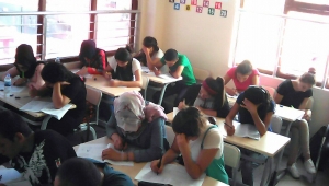 Hilvan'da Yüzlerce Kişiye Ücretsiz YGS ve KPSS Deneme Sınavı