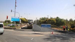 Akçakale'de sıcak asfalt serimine başlanıldı