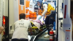 İki otomobil kafa kafaya çarpıştı: 1 ölü, 7 yaralı