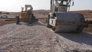 Kırsal mahallelerde yol yapım çalışması