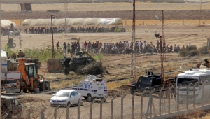 Kobanili Suriyeliler Askerlerimizi Taşlıyor