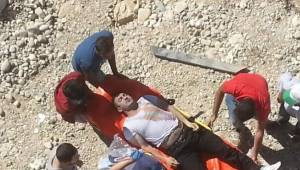 Köprüden Fırat Nehri'ne atladı