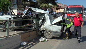 Otomobilin çarptığı çocuk köprüden düştü