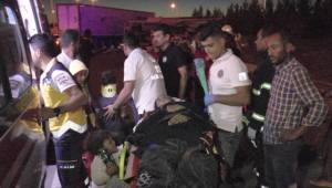 Suruç'a gelen araç devrildi, çok sayıda yaralı var