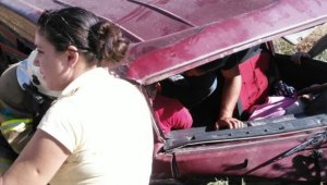 Takla atan minibüste 3 kişi yaralandı