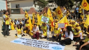 Urfa'daki KESK'li öğretmenler Fetö ihraçları için eylem yaptı
