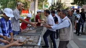 5 bin kişiye aşure dağıtıldı