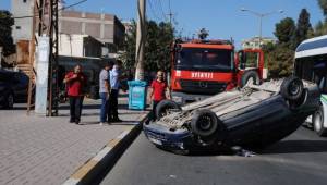 Araçta sıkışan yaralıyı itfaiye ekipleri kurtardı