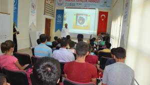 Gençlik merkezinden madde bağımlılığı semineri