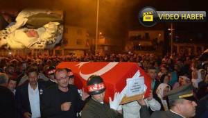 Şehit eşini kundaktaki bebeği ile karşıladı