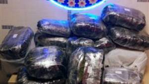 Uygulamadan kaçan otomobilde 77 kilo esrar ele geçirildi