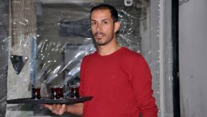 Öğretmen olacaktı garson oldu