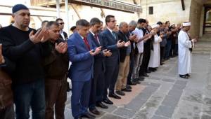 Şehit Kaymakam için gıyabi cenaze namazı