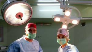 Urfa’da yapılan bu ameliyat hastayı hayata bağlıyor