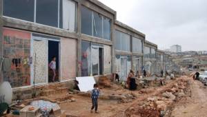 60 Suriyeli aile Fıstık Hali'nde kalıyor