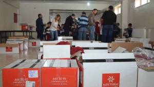 3 Öğretmenin girişimi ile 1200 Öğrenciye kıyafet