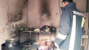 Akçakale'deki Tatlıcıda yangın çıktı