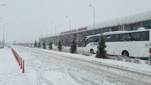 Hava Yoluna Kar Engeli