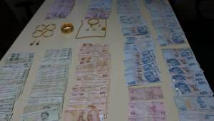 Kendilerini Polis gibi gösterip vatandaşları dolandırdılar