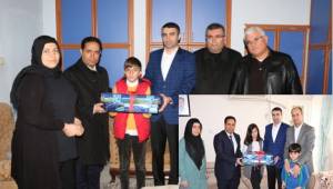 Şanlıurfalı 2 şehit çocuğuna bilgisayar hediye edildi