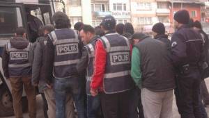 Suruç'ta 16 adrese eş zamanlı operasyon