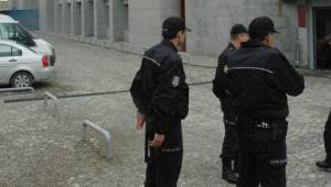 Yurt ağabey ve ablalarına operasyon