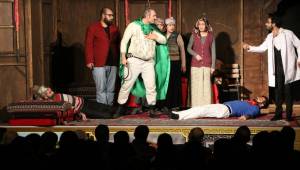 Hayatlı Evin Hayaleti 2'nin prömiyeri büyüledi-Videolu Haber