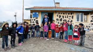 Öğrencileri için sosyal medyada kampanya başlattı