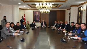 Oto Galericiler Sitesi İçin Toplandılar