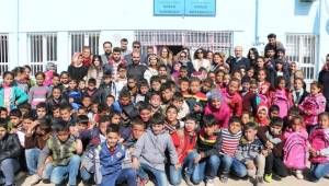 Sema Çiftçi'den öğrencilere kırtasiye yardımı-Videolu Haber