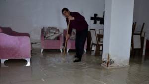 Siverek'te mağaza deposunu su bastı