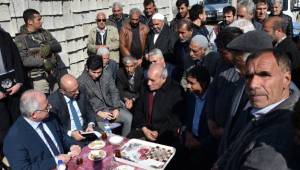 Vali Tuna Bozovalıların Taleplerini dinledi