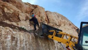 10 Yaşındaki Çoçuk Mesire alanı kayalıklarında mahsur kaldı