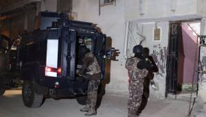 Akçakale'de DEAŞ yuvalarına operasyon