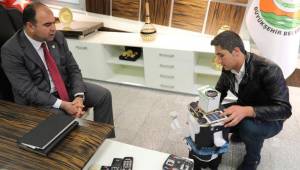 Başkan Çiftçi Urfalı Mucit Mazlum'u tebrik etti-Videolu Haber