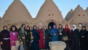 Ceylanpınarlı bayanlar Türbeleri ziyaret etti