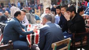 Çiftçi'nin halk oylaması mesaisi sürüyor