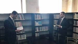 Çimşit Halk Kütüphanesini ziyaret etti