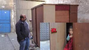 Ev sahibinin evden attı 5 kişilik aile gardırop'da kalıyor