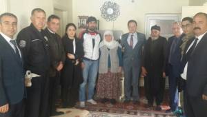  Kaymakam Sağ şehit ailelerini ziyaret etti