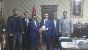 Köy korucularından, Başsavcı Uğurhan Kuş'a plaket