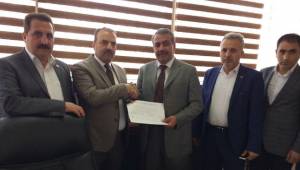 Seyrantepe mahalle muhtarı mazbatasını aldı