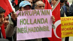 Urfalılar'dan Hollanda'ya tepki,Avrupa'nın ineği haddini bil