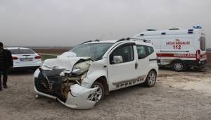Ambulans Kaza Yaptı, 2 Yaralı