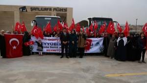 Eyyübiyeli Kadınlar Mehmetçik’e Dua İçin Sınıra Gitti