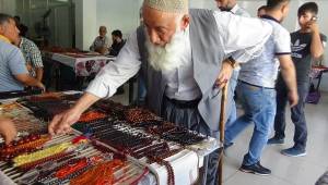 Bu Tespihleri Ev ve Araba ile Takas Ediyorlar