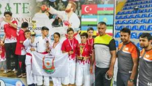 Gençler karate şampiyonasından madalyalarla döndü