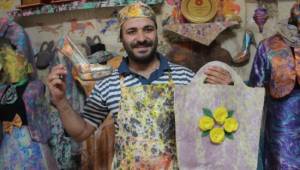 Hediyelik eşyalara ebru sanatı estetiği