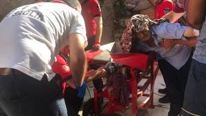 Kolunu salça makinesine kaptırdı