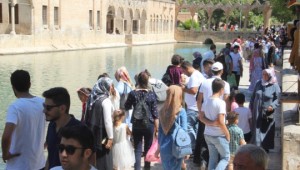 Balıklıgöl ziyaretçi akınına uğradı